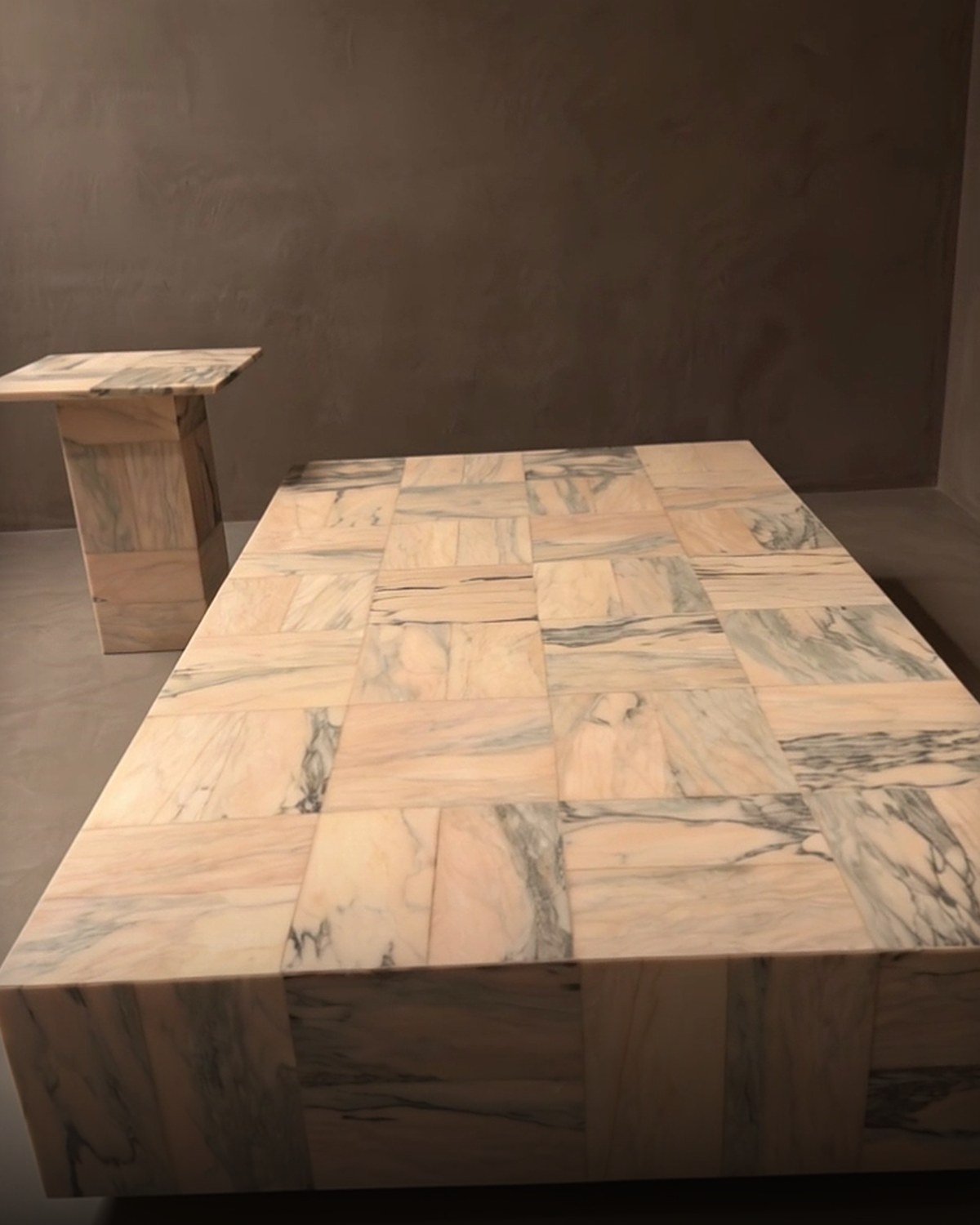 La Rosa — a one-of-one woven Rosa Portogallo coffee table with its side table, in a warm plaster gallery