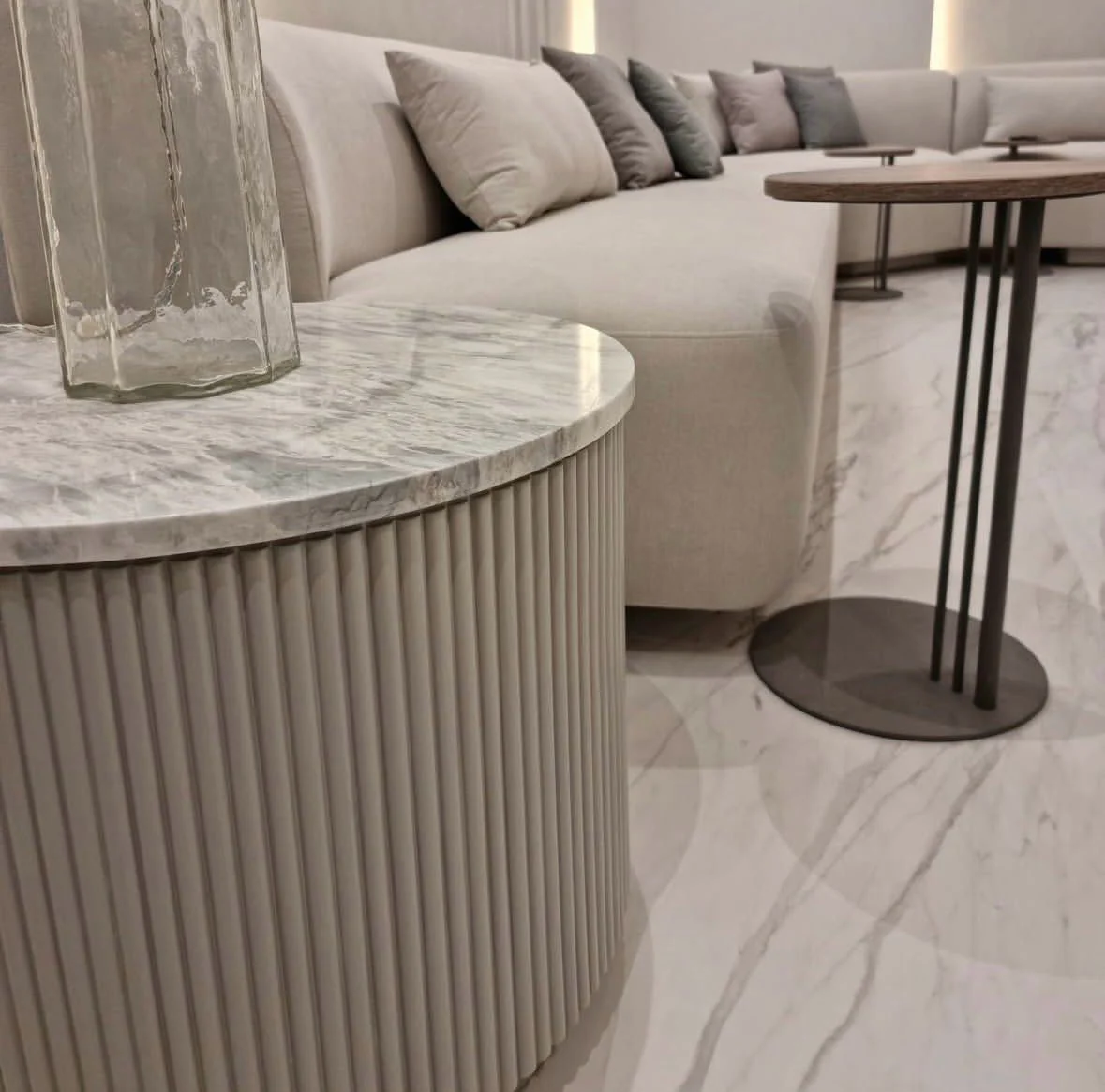 Living and dining room — Mishref residence, Kuwait